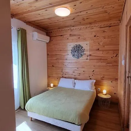 Indépendant Avec Services De Maison D'hôtes, Linge Et Ménage Inclus - Accès Parc Et Privés - Table D'hôtes Some Days Only