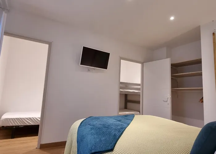 Appartement indépendant avec services de maison d'hôtes, linge et ménage inclus - Accès parc et plage privés - Table d'hôtes some days only Pensión