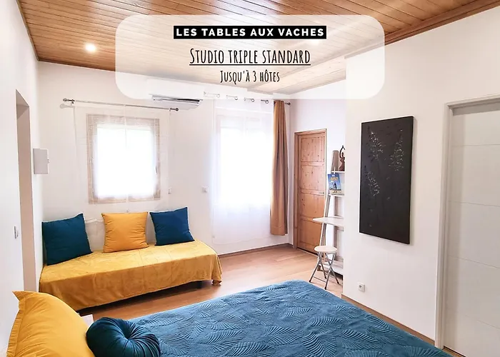Appartement indépendant avec services de maison d'hôtes, linge et ménage inclus - Accès parc et plage privés - Table d'hôtes some days only Pensión