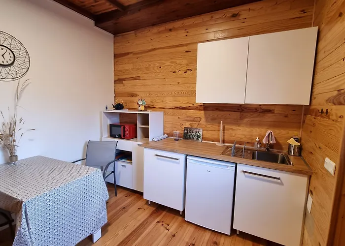 Appartement indépendant avec services de maison d'hôtes, linge et ménage inclus - Accès parc et plage privés - Table d'hôtes some days only La Salvetat-sur-Agout
