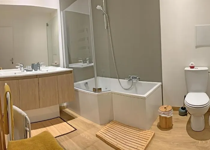Appartement indépendant avec services de maison d'hôtes, linge et ménage inclus - Accès parc et plage privés - Table d'hôtes some days only 3*